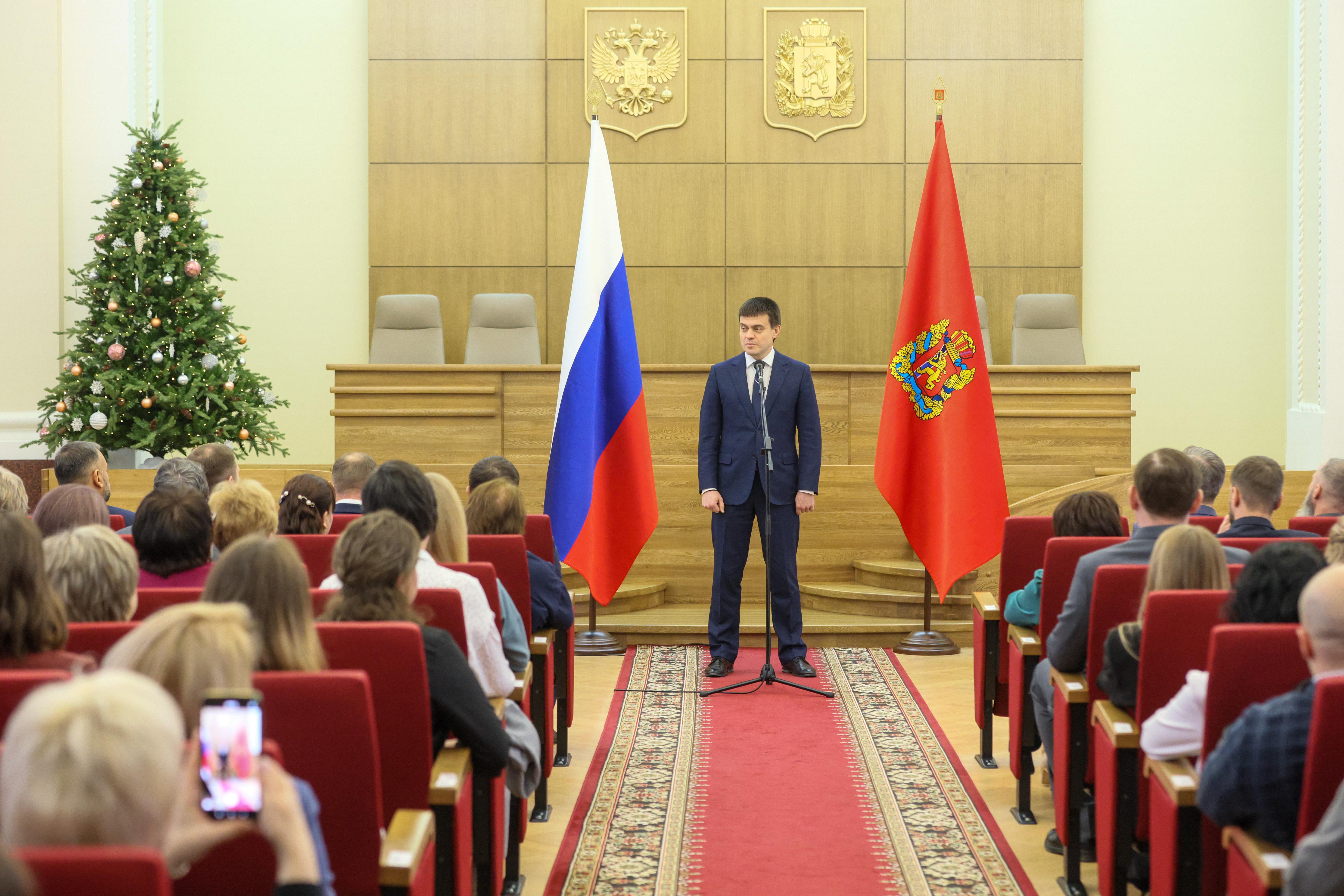 Губернатор наградил жителей края.