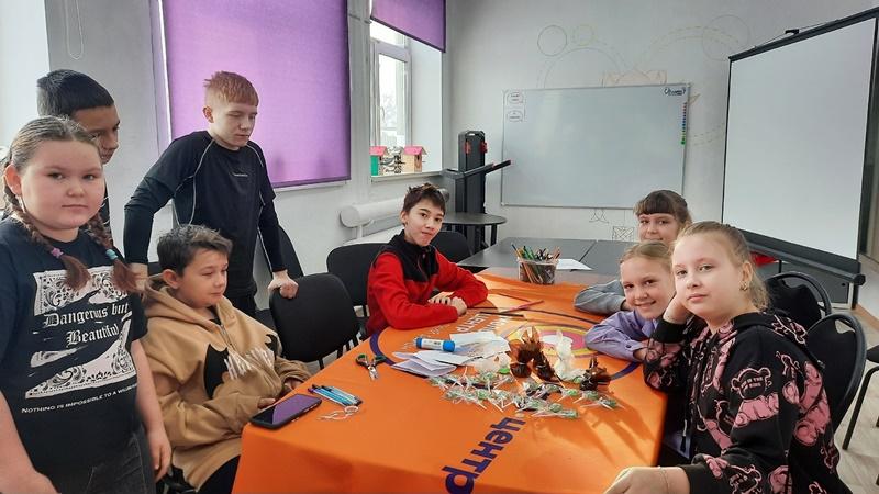 В Козульском Добро.Центре готовят сладости для бойцов СВО.
