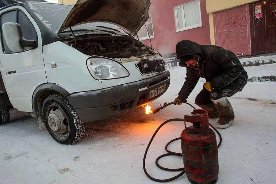 Правила пожарной безопасности при прогреве автомобиля зимой:.