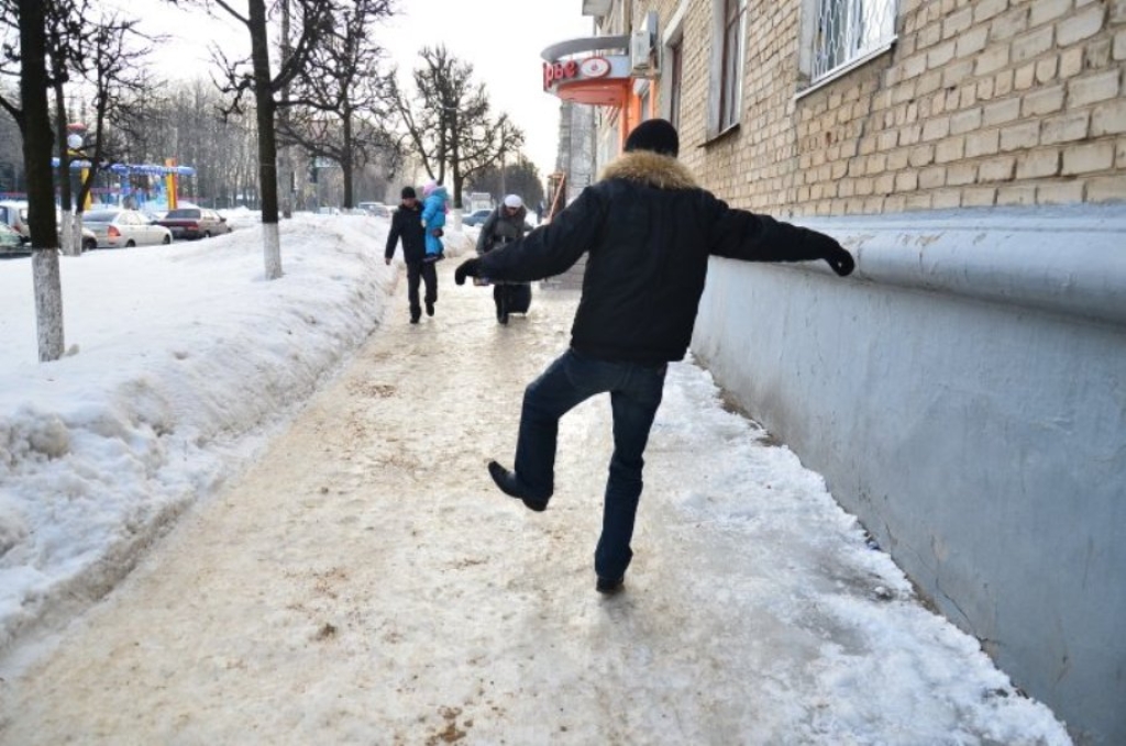 ПАМЯТКА по действиям во время гололёда.