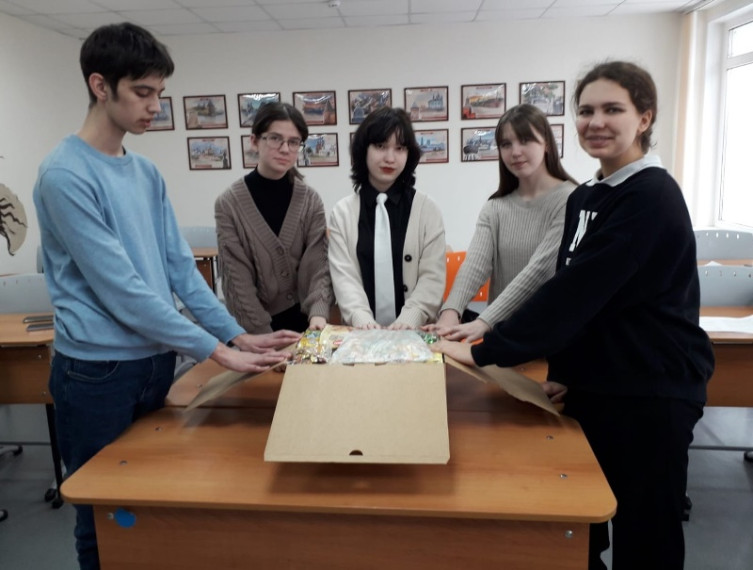 Козульские школьники отправили посылки военнослужащим. Козульские школьники отправили посылки военнослужащим.