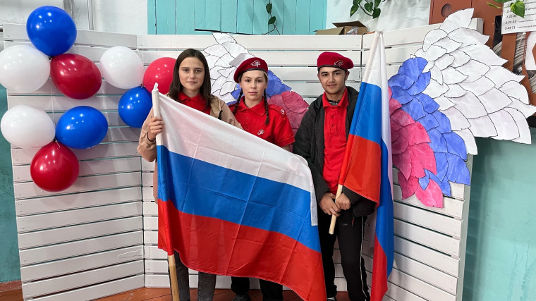 Творческая акция «Флаг России для меня…». Творческая акция «Флаг России для меня…».