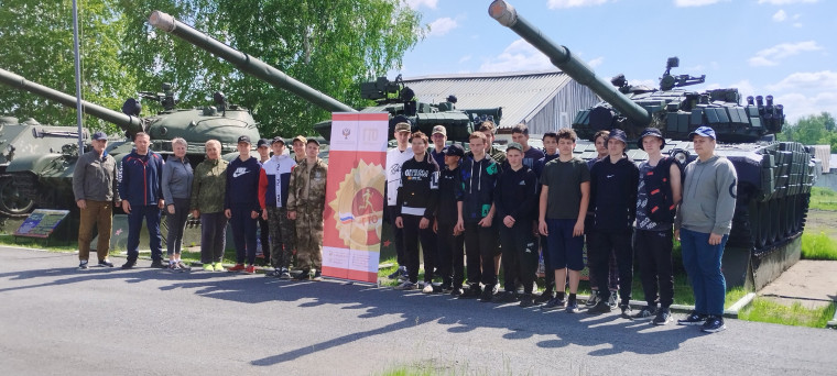 Ребята, участвующие в военно-полевых выполнили испытания ГТО.